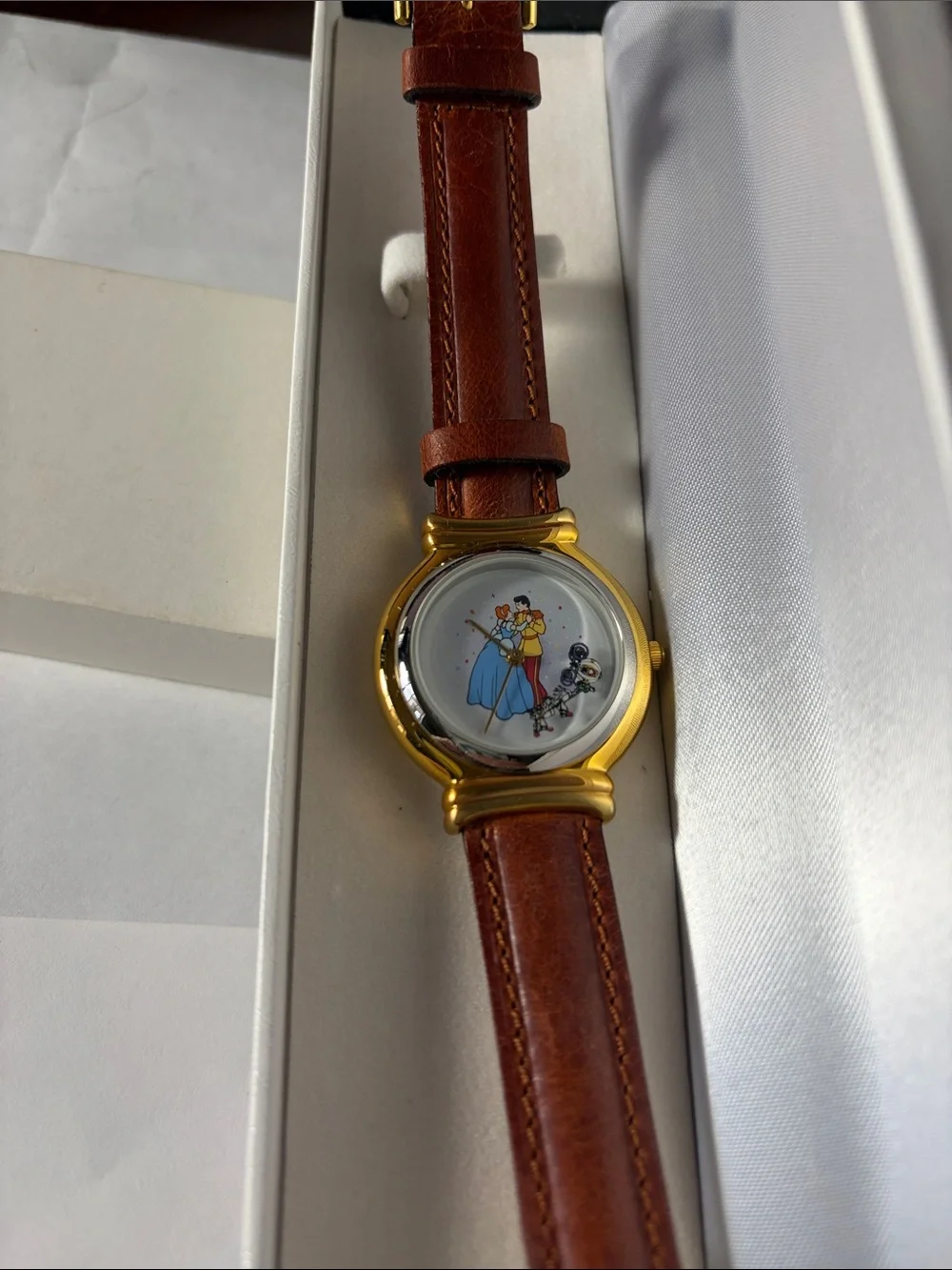 Disney Cinderella and Prince charming limited edition 1750 watch. Vintage. New
